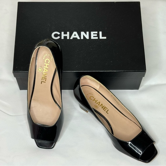Chanel heels - Picture 1 of 12